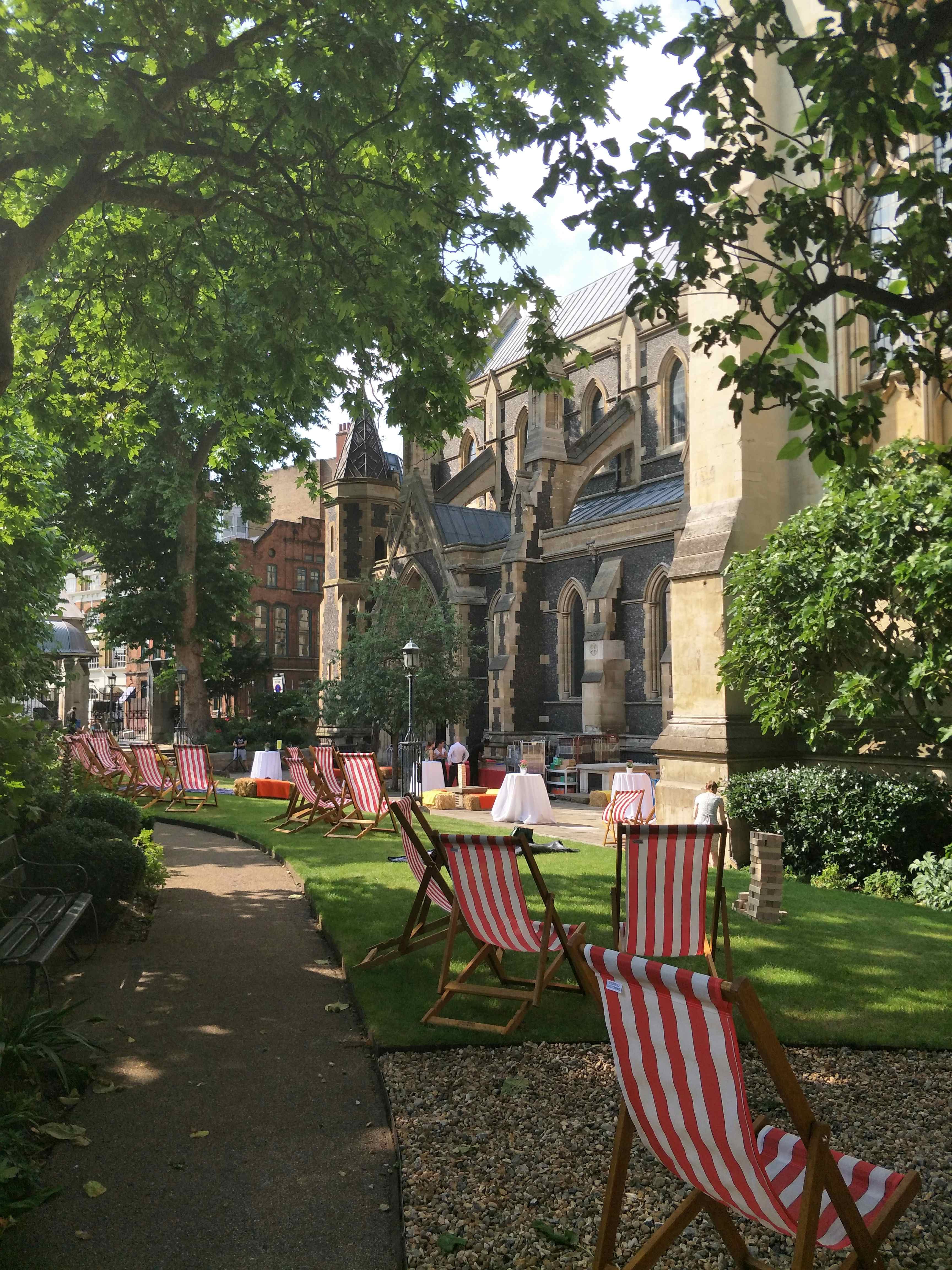 Churchyard, Southwark Cathedral